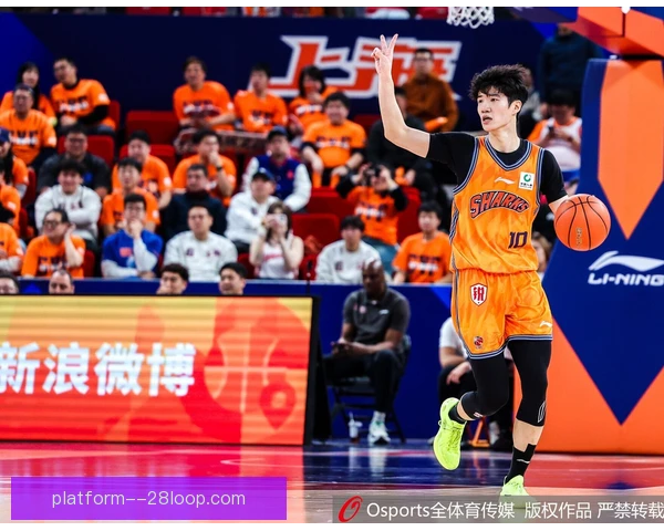 上海男篮搓射远角破门，一击致命点燃全场